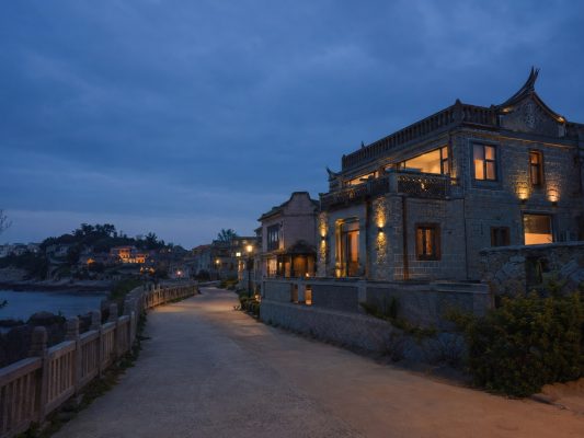 鮑你發金門地區資訊整理，從金城、金湖與旅宿位置觀察距離感與夜間安排條件