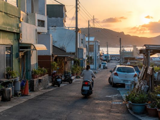 澎湖西嶼、望安、七美怎麼看？船班、留宿與離島景點，整理白天景點、住宿位置與夜間生活圈判斷。